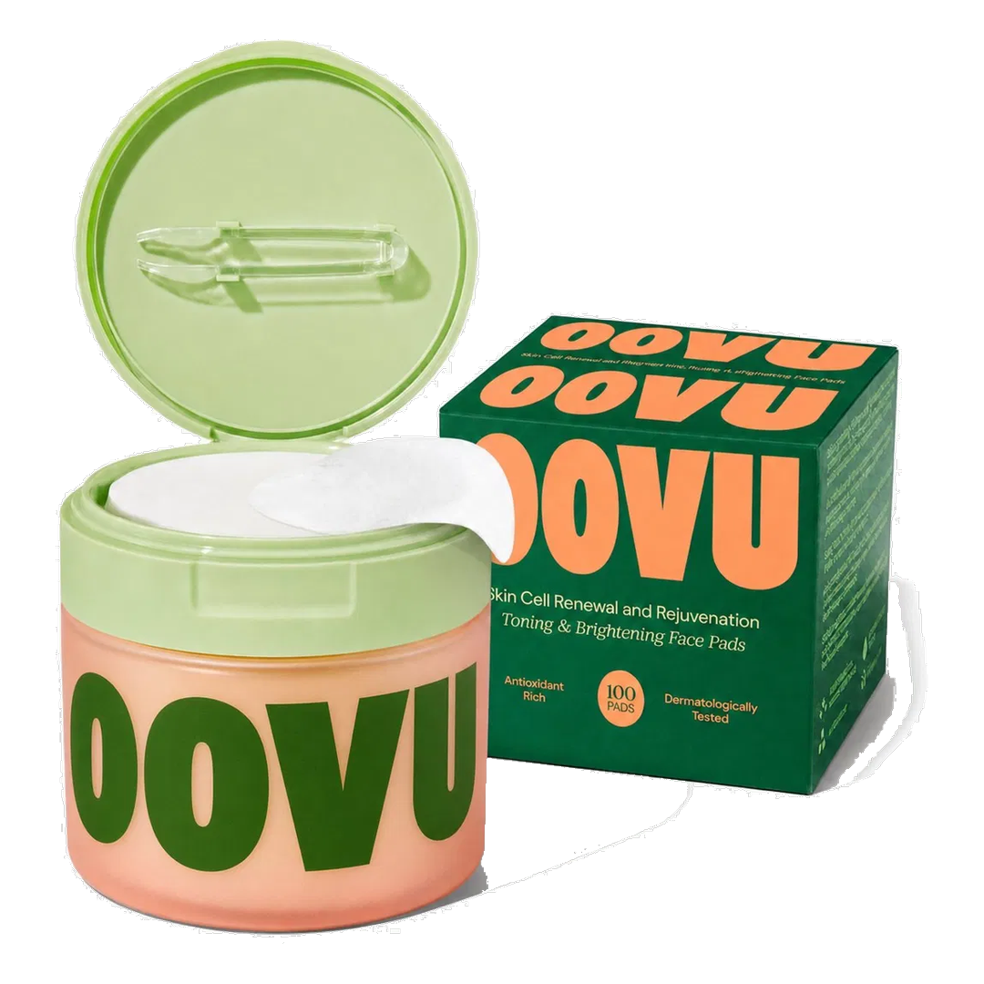 Open OOVU jar revealing a textured pad, beside its forest-green carton